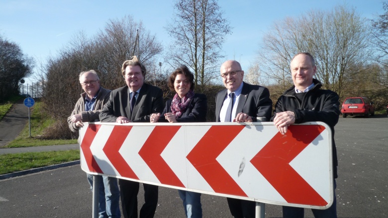 Unterstützung von der CDU-Landtagsfraktion für die Nordumgehung: Klaus Voussem, der verkehrspolitische Sprecher der CDU-Fraktion, hat sich vor Ort überzeugt. cdulandtagsfraktionunterstuetztnordumgehunglemgo_p1090249